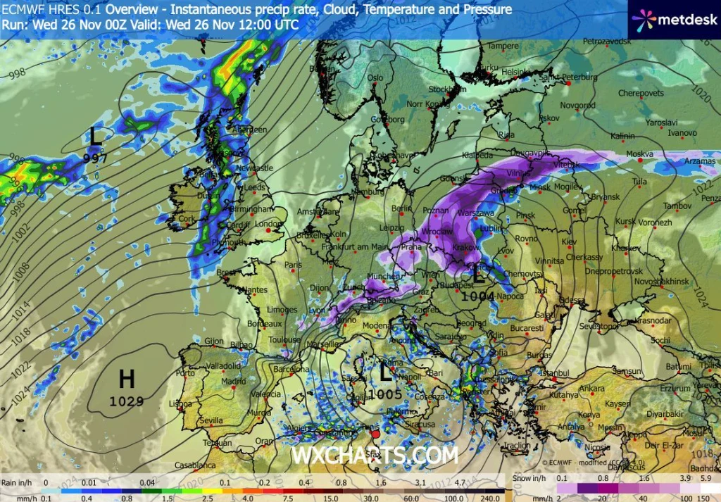 Strefa intensywnych śnieżyc w środę rozciągnie się od południowego zachodu przez centrum po północy wschód Polski Kolorowa mapa Europy z czytelnym zaznaczeniem układów barycznych, stref opadów i zachmurzenia. W centrum Europy dominuje niż z oznaczeniem L, widoczne są trajektorie opadów oraz temperatury powietrza. Północ i wschód kontynentu pokryte są strefą fiolet...