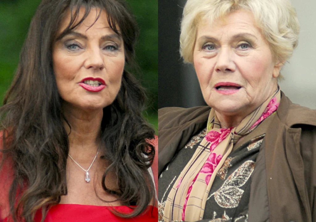 Dwie kobiety w średnim i starszym wieku ustawione obok siebie, każda z nich patrzy prosto w obiektyw. Kobieta po lewej ma ciemne, falowane włosy, makijaż oraz czerwoną suknię. Kobieta po prawej ma krótkie, jasne włosy, delikatny makijaż oraz brązowy pł...