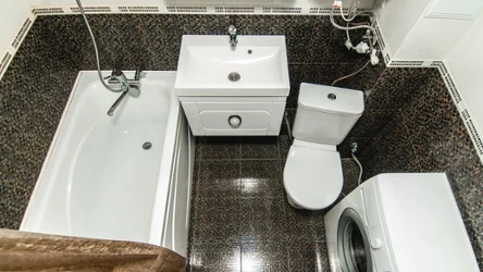 Jak optycznie powiększyć małą łazienkę? Można to zrobić na kilka sposobów 