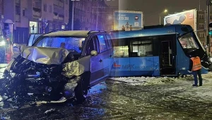 Samochód osobowy uderzył w tramwaj MPK Wrocław