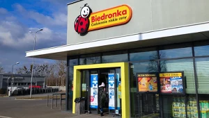 Klientki czekają na start! Od jutra markowe botki w Biedronce
