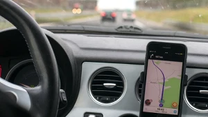 Sypią się mandaty za używanie nawigacji. W praktyce nawet 3000 zł