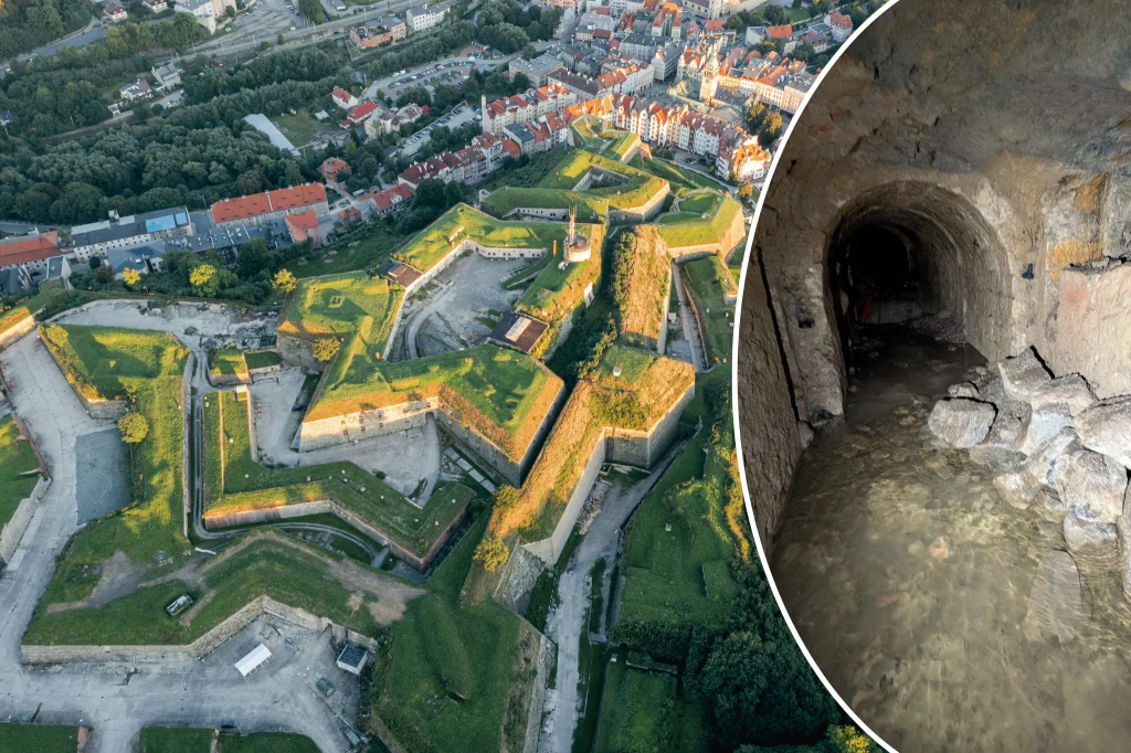 Widok z lotu ptaka na zabytkową twierdzę o charakterystycznym gwiaździstym układzie fortyfikacji, z zielonymi umocnieniami i otaczającymi budynkami miasta; po prawej stronie fragment wnętrza tunelu z kamiennymi ścianami i podmokłym podłożem.