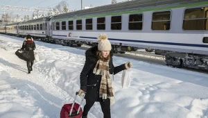 Planujesz podróż pociągiem w okolicy świąt? Bilety PKP znikają szybciej, niż myślisz