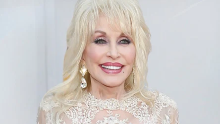 Z zazdrości o męża stworzyła światowy hit. Królowa country, chrzestna Miley Cyrus i ikona popkultury - Dolly Parton