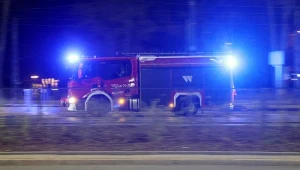 Akcja służb pod Warszawą. Runął fragment budynku, trzy osoby ranne