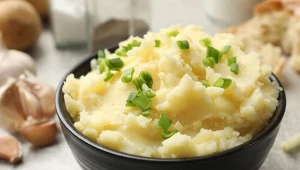 Purée będzie aksamitne i puszyste. Zastąp mleko i masło jednym składnikiem