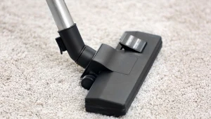 Proste sposoby pomogą wyczyścić dywany. Fot. serezniy/123RF.com