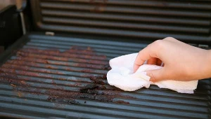 Przygotuj się odpowiednio do czyszczenia rusztu. Fot. mukhina1/123RF.com