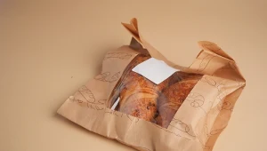 Gdzie wyrzucać papierową torebkę po pieczywie? Większość wybiera nie ten pojemnik