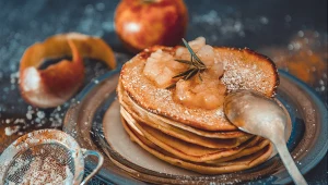 Cynamonowe naleśniki "szarlotka" od Debory Suliborskiej