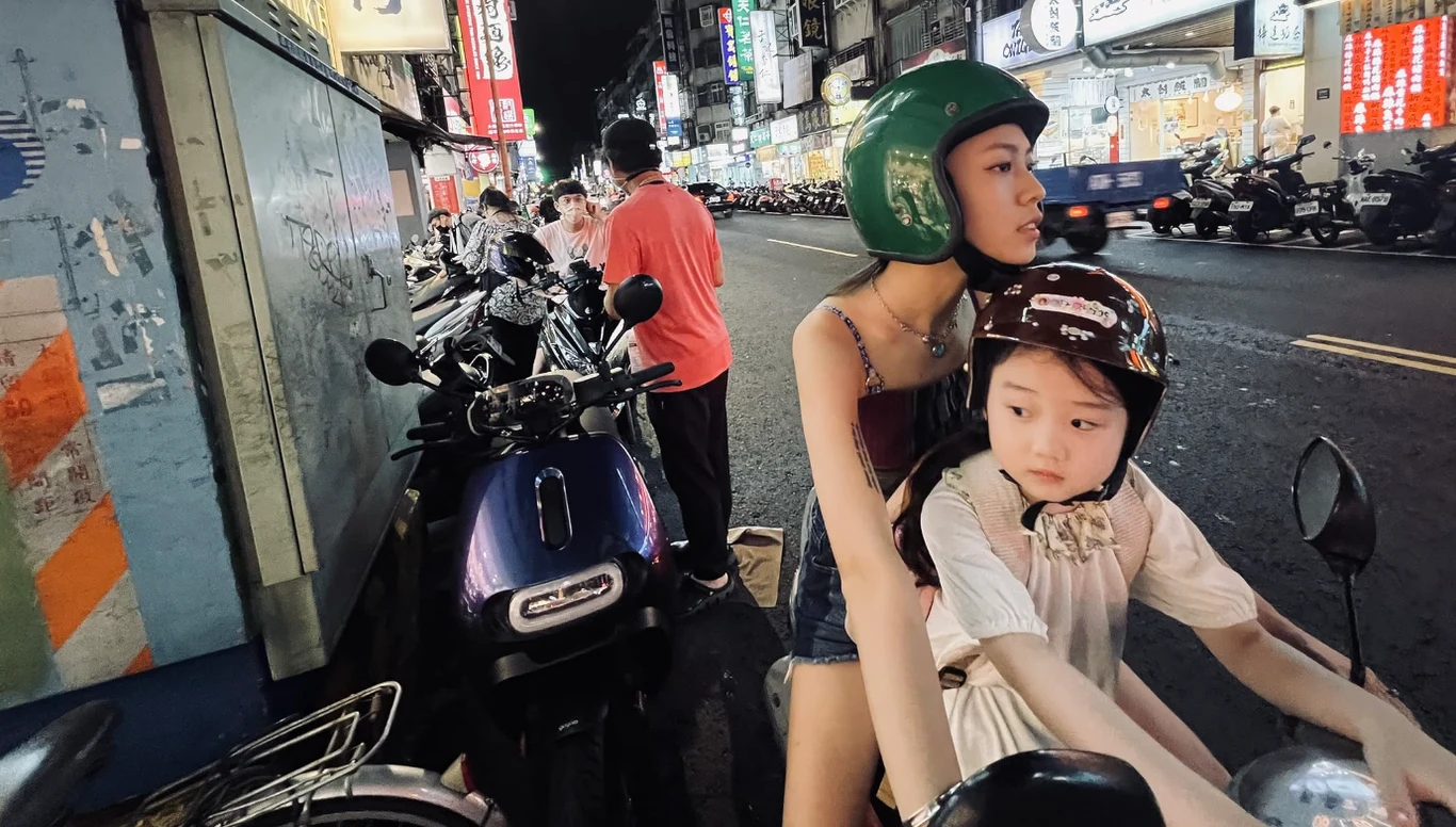 Shih-Yuan Ma i Nina Ye w filmie "Left-Handed Girl. To była ręka... diabła!" Shih-Yuan Ma i Nina Ye w filmie "Left-Handed Girl. To była ręka... diabła!"