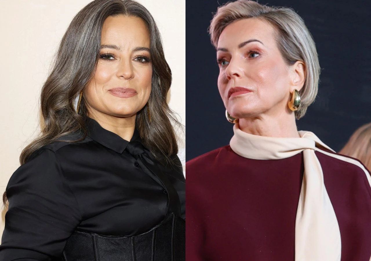 Anna Mucha, Paulina Smaszcz Dwie kobiety sfotografowane osobno, jedna w eleganckiej czarnej bluzce z rozpuszczonymi włosami, druga w bordowej sukni z jasnym szalem, krótkie uczesanie włosów, każda spogląda w inną stronę.