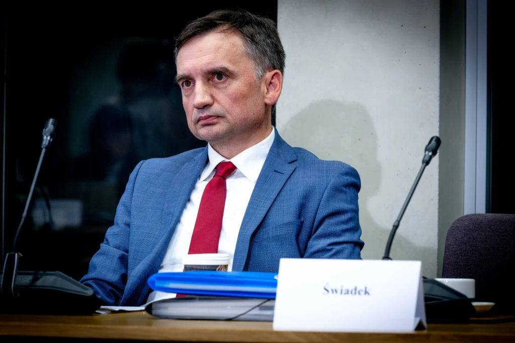 Wojewoda mazowiecki wdrożył procedury unieważnienia paszportu Zbigniewowi Ziobrze