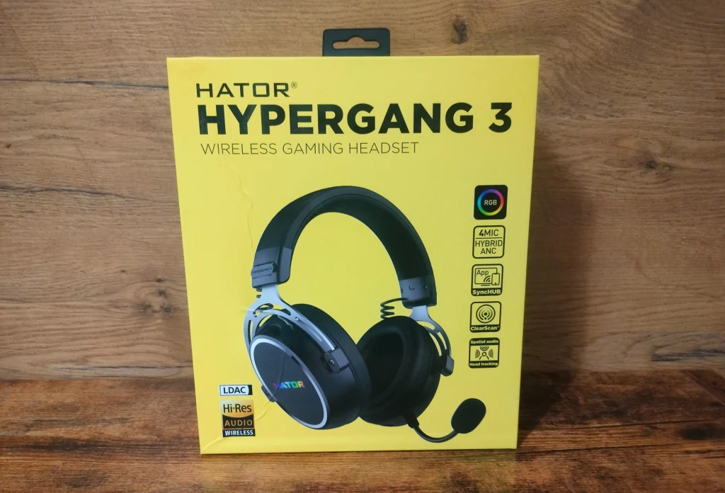 Żółte opakowanie słuchawek gamingowych Hator Hypergang 3 prezentuje grafikę zestawu słuchawkowego z mikrofonem oraz logo i informacje techniczne o produkcie.