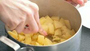 Co dodać do ziemniaków, żeby były zdrowsze? Na pewno nie masło.