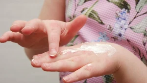 Masz takie kosmetyki w domu? Natychmiast je wyrzuć. Wydano pilny alert