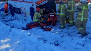 Wągrowiec. Wypadek karetki pogotowia. Zginął kierowca i jedna z pacjentek