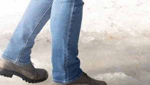 Jak sprawić, by buty lepiej zabezpieczały przed poślizgiem?