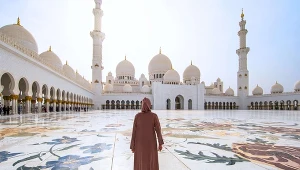 Wielki Meczet Szejka Zayeda w Abu Zabi – zwiedzanie i zasady kulturowe