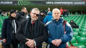 Grzegorz Braun zauważony na meczu Legii. Oto z kim przyszedł. Wybuchł skandal