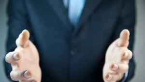 Ruch rąk robi różnicę? Odkryj, jak gesty wzmacniają siłę twojego przekazu