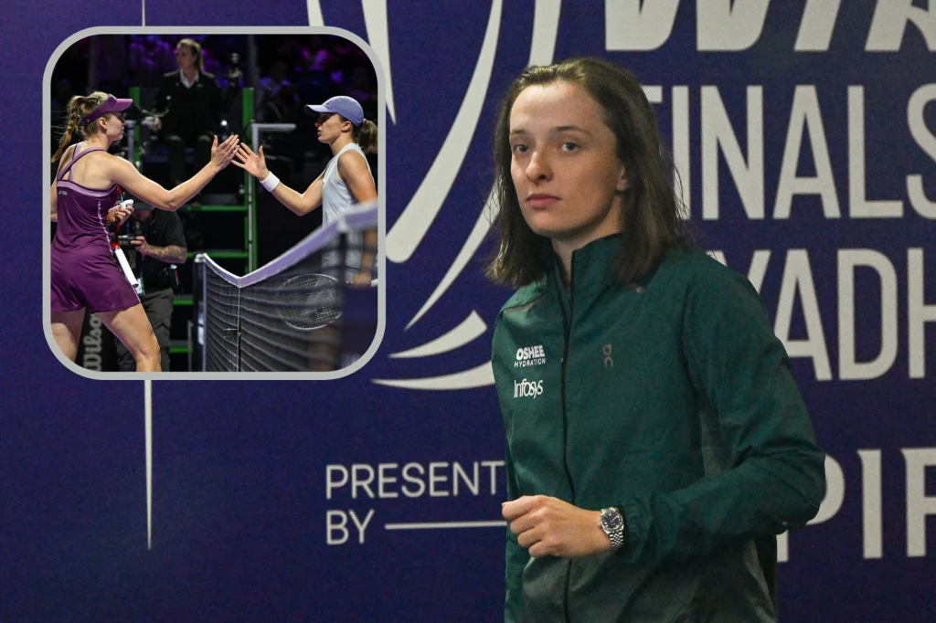 Na zdjęciu Iga Świątek oraz Jelena Rybakina podczas WTA Finals Młoda kobieta w sportowej kurtce stoi na tle niebieskiej ściany z napisem dotyczącym finału turnieju tenisowego, a w lewym górnym rogu znajduje się wstawka ze sceną uścisku dłoni dwóch tenisistek przy siatce kortu.