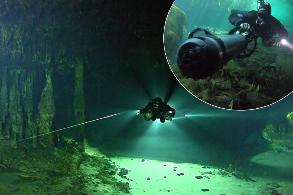 Wykwalifikowani specjaliści udokumentowali już setki kilometrów korytarzy Ox Bel Ha. Nurek w specjalistycznym sprzęcie eksploruje podwodną jaskinię, korzystając z napędu podwodnego. Otaczają go ciemne, skaliste ściany oraz piaszczyste dno, a wiązka światła oświetla ścieżkę.