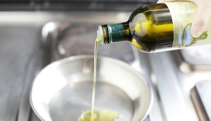 Regularne spożycie oliwy z oliwek powiązano z dłuższym życiem