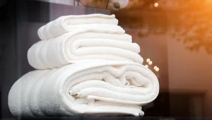 Ręczniki będą puszyste i chłonne. Domowy sposób zastąpi chemiczne środki