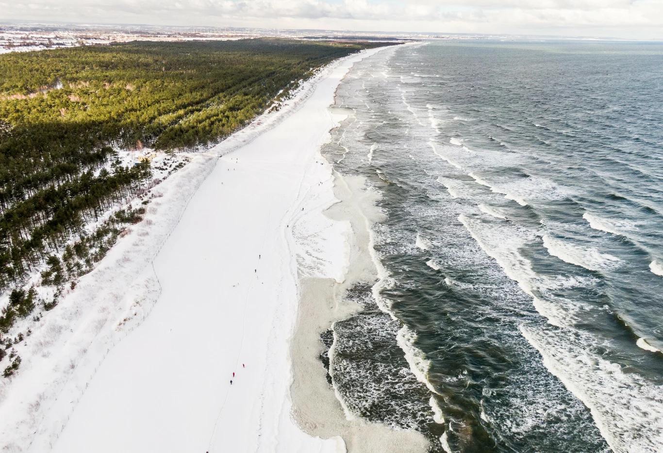 Widok jak z bajki. Czy w tym roku też będziemy mogli podziwiać lodową plażę? Widok jak z bajki. Czy w tym roku też będziemy mogli podziwiać lodową plażę?