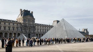 Bilety do Luwru droższe. Chcą "ratować muzeum"