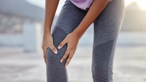 Rób, gdy kolano nie daje spokoju. Ruch, który gasi stan zapalny