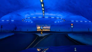 Najdłuższy tunel drogowy świata ma 24,5 km. Od 25 lat służy kierowcom