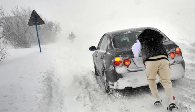 Zimą warunki drogowe potrafią być naprawdę ciężkie. Pamiętajmy o tym i jedźmy wolniej