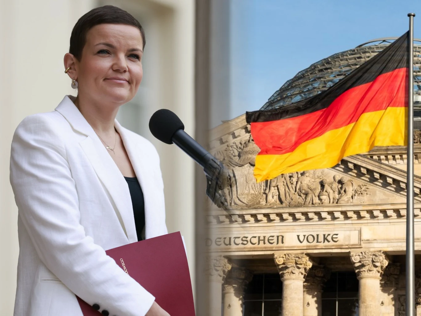 Marta Cienkowska o relacjach z Niemcami: "Mamy już na tym polu znaczące sukcesy, także dyplomatyczne" Kobieta w białej marynarce stoi przy mikrofonie z czerwoną teczką w ręku, w tle budynek z napisem 'DEM DEUTSCHEN VOLKE' i niemiecka flaga powiewająca na maszcie.