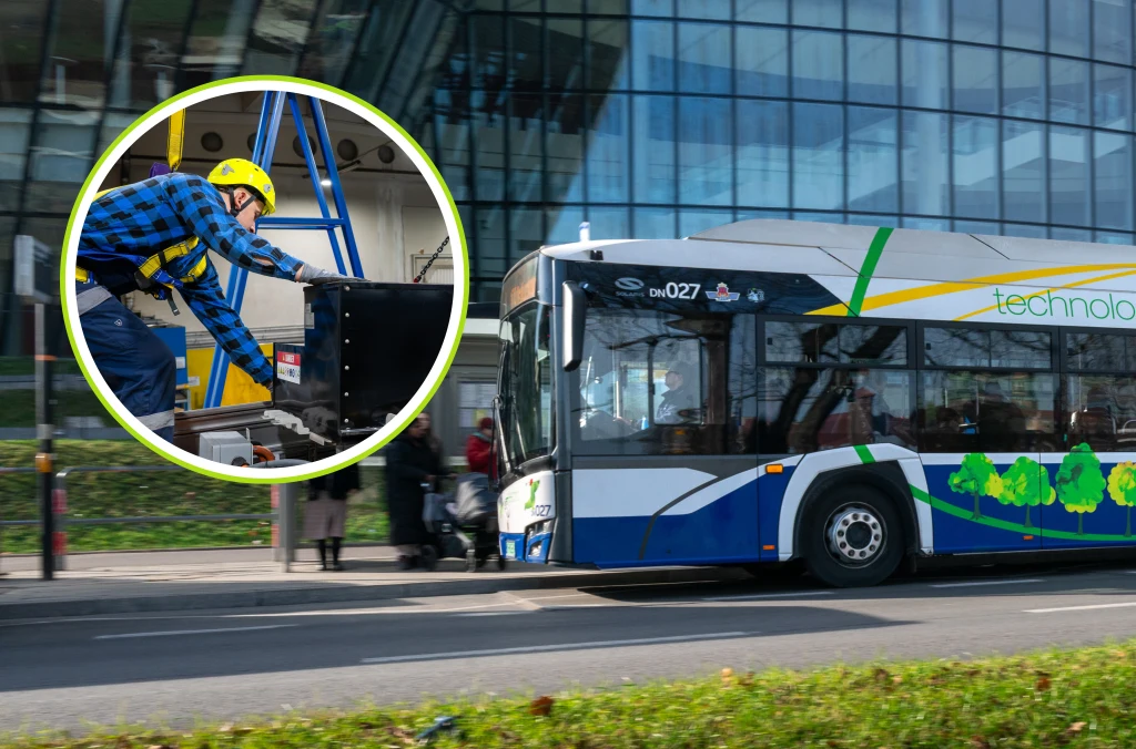 Solaris reanimuje stare autobusy elektryczne. Pojadą jeszcze długie lata. Autobus elektryczny zaparkowany przy ulicy obok nowoczesnego budynku przeszklonego, w kole powiększenie technika w kasku, pracującego przy stacji ładowania autobusu.