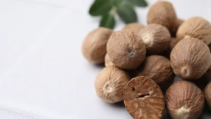 Poprawia trawienie, a jej aromat podkręca smak wielu potraw. Do czego dodawać gałkę muszkatołową?