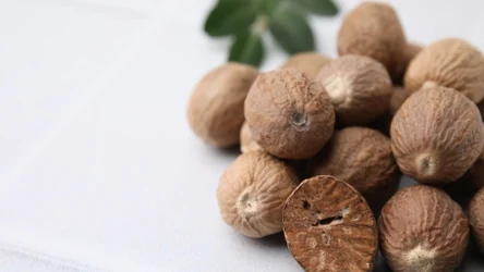 Poprawia trawienie, a jej aromat podkręca smak wielu potraw. Do czego dodawać gałkę muszkatołową?