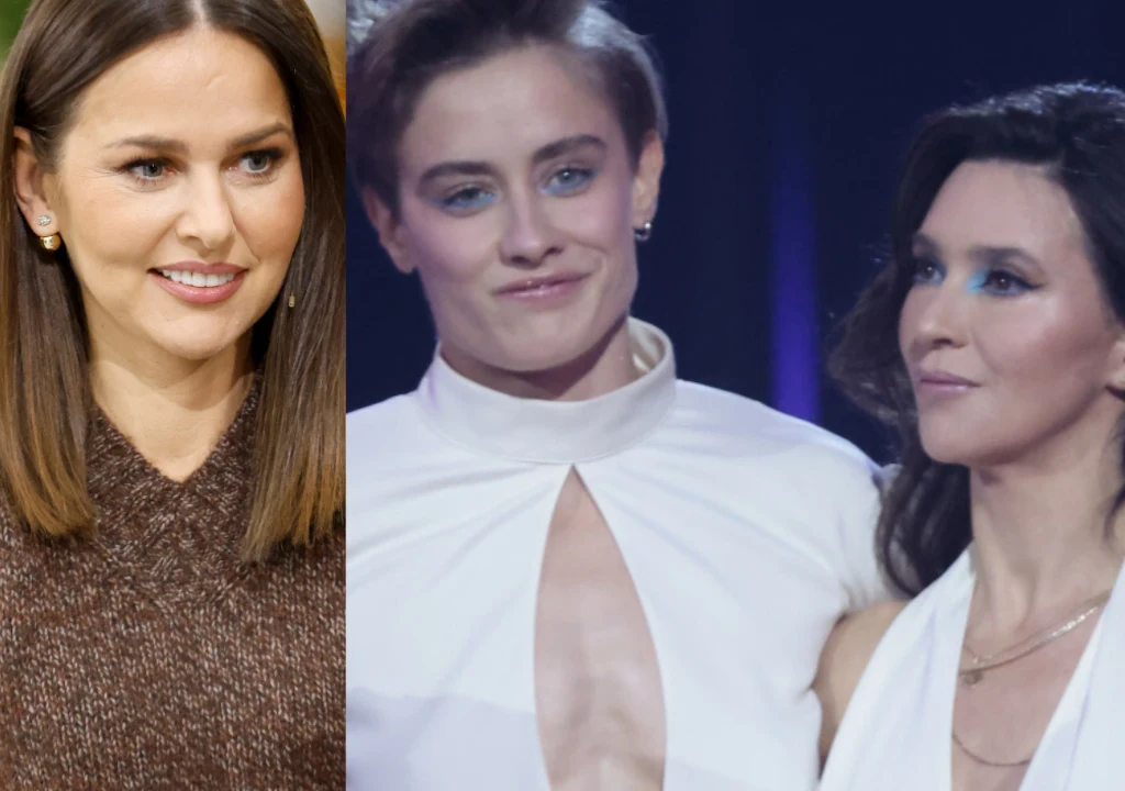 Trzy kobiety w eleganckich stylizacjach, dwie z nich pozują razem w jasnych sukniach i wieczorowym makijażu, jedna w brązowym swetrze uśmiecha się do kamery.