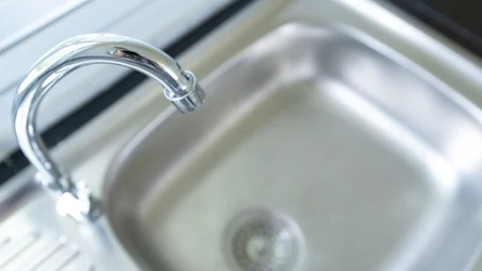 Te rzeczy absolutnie nie powinny znaleźć się w zlewie