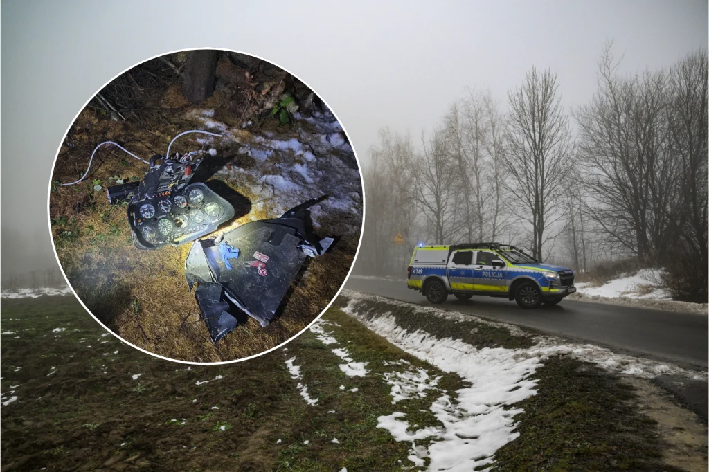 Prokuratura wszczęła śledztwo po katastrofie helikoptera pod Rzeszowem Samochód policyjny stoi przy bocznej, częściowo ośnieżonej drodze, w tle widoczne są drzewa spowite mgłą. Na wstawce prezentowany jest potencjalnie niebezpieczny ładunek wśród liści i śniegu, podświetlony latarką.