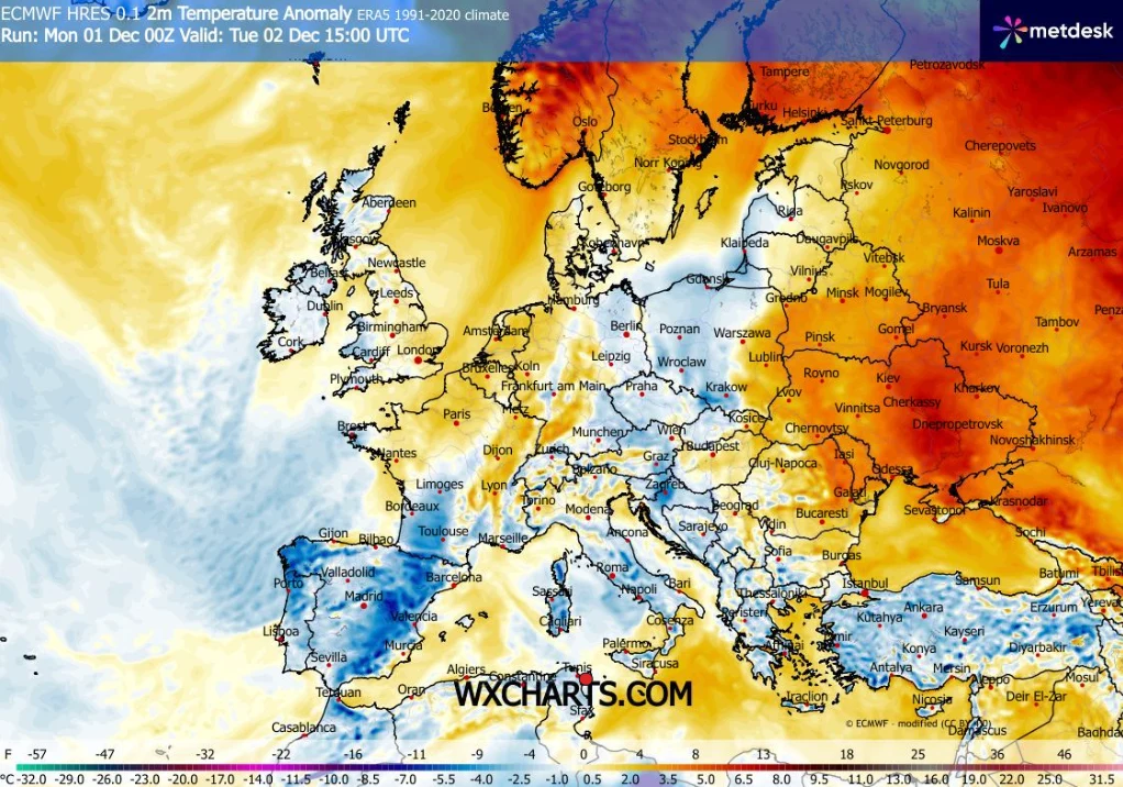 Mapa Europy prezentująca anomalię temperatury, z zaznaczeniem przekroczenia średnich wartości w różnych regionach, gdzie na wschodzie dominuje kolor pomarańczowy wskazujące na wyższe temperatury, a na zachodzie i południu odcienie niebieskiego oznaczaj...
