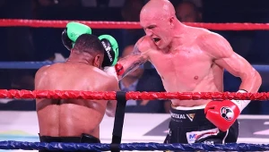 Michał Cieślak (z prawej) tu w wygranej walce z Jeanem Pascalem