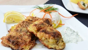 Ta ryba smażona jak kotlet schabowy to wyśmienita propozycja na obiad.