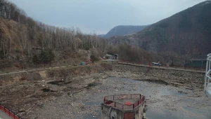 Wielka plama śmieci na słowackim jeziorze. Kilkadziesiąt ton odpadów