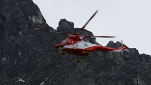 Niebezpieczna zabawa w górach. Lód może się załamać. Apel przewodnika