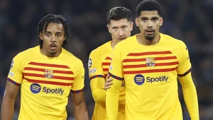 Ronald Araujo (pierwszy z prawej) musi odpocząć. Klub podszedł do jego kryzysu emocjonalnego z pełnym zrozumieniem