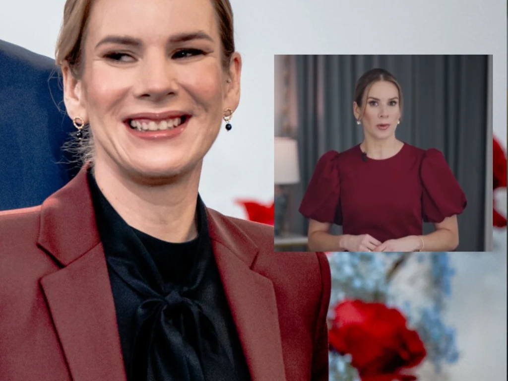 Marta Nawrocka pokazała się w wyjątkowej stylizacji Uśmiechnięta kobieta w bordowej marynarce na pierwszym planie, w prawym górnym rogu mniejsze zdjęcie tej samej kobiety w bordowej bluzce, na tle zamazanego pokoju z widoczną lampą i dekoracjami kwiatowymi.