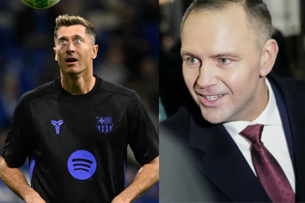 Po lewej stronie mężczyzna w czarnej koszulce sportowej z logo klubu i sponsorami, skupiony na piłce unoszącej się nad jego głową. Po prawej elegancki mężczyzna w garniturze i bordowym krawacie, uśmiechnięty, w otoczeniu innych osób.